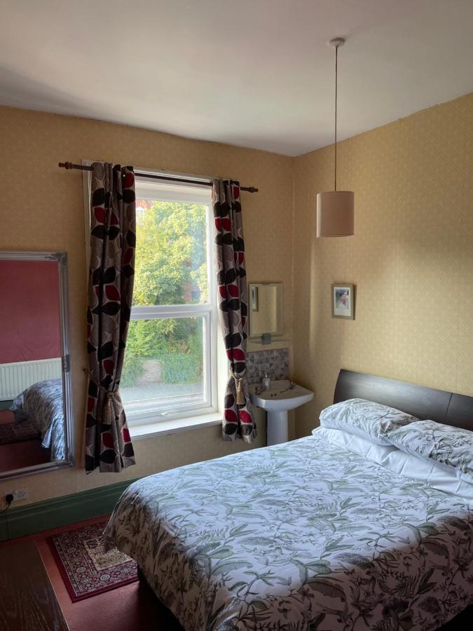 Chimneys Guest House Blackburn (Lancashire) Exterior foto